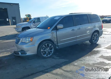 2016 Chrysler Town & Country Touring from USA, damaged, VIN 2C4RC1BG8GR281446